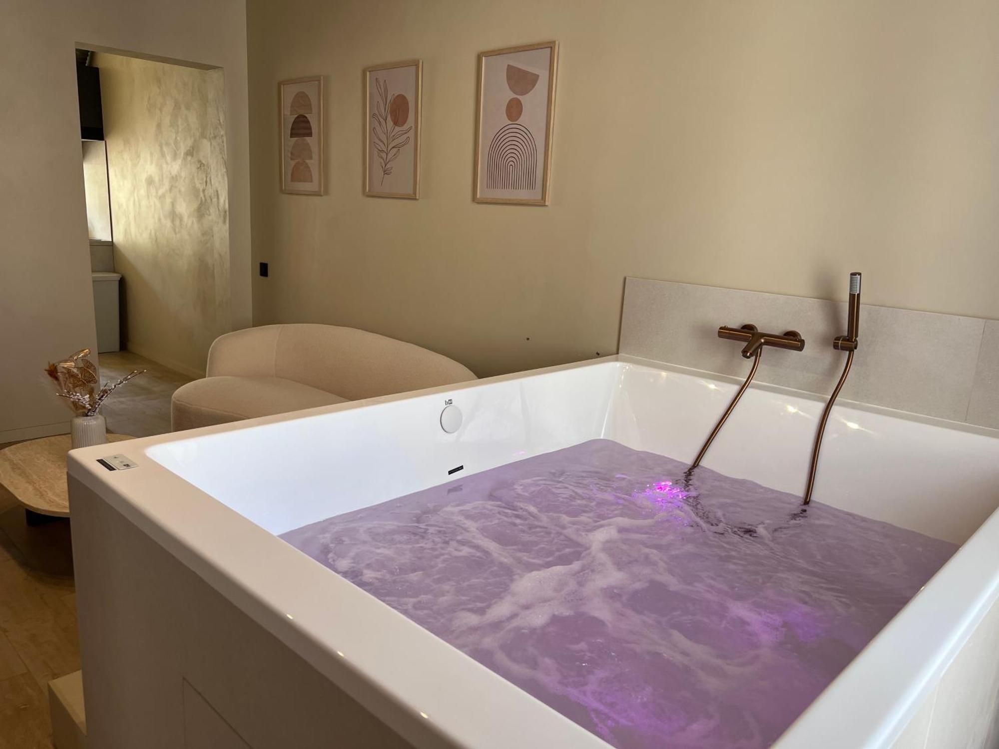 Harmony Room Suite Avec Balneo Angers Esterno foto