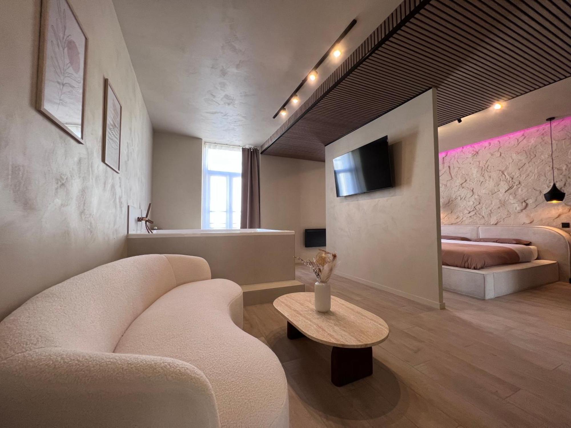 Harmony Room Suite Avec Balneo Angers Esterno foto