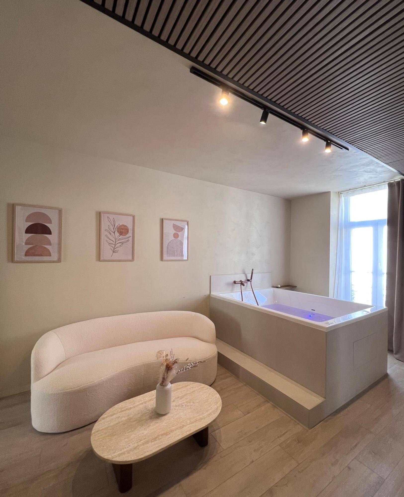 Harmony Room Suite Avec Balneo Angers Esterno foto