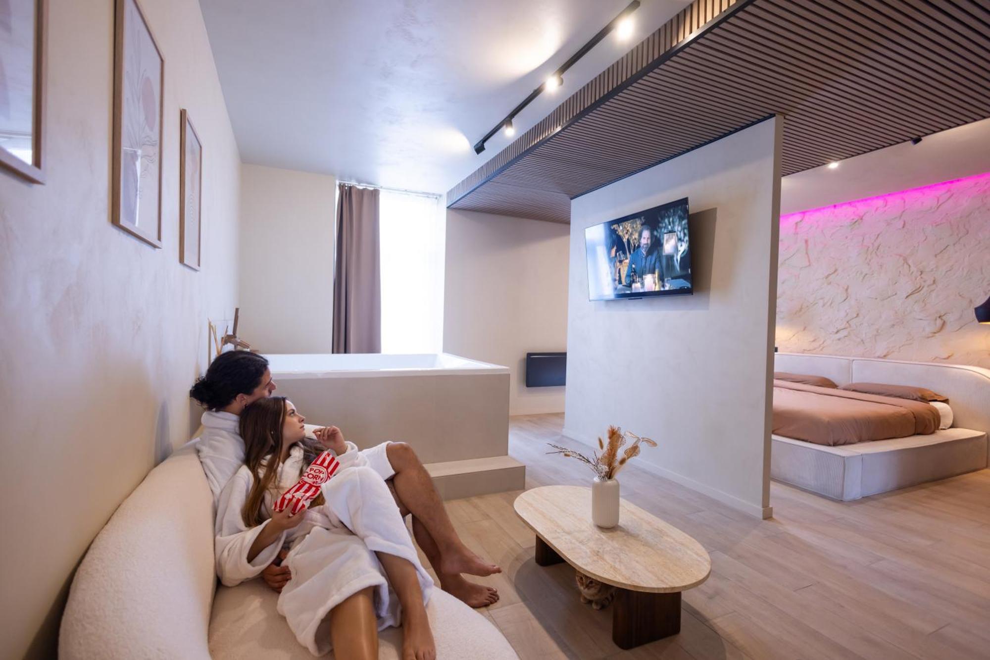 Harmony Room Suite Avec Balneo Angers Esterno foto